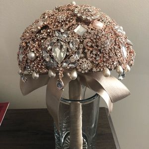 Brooch bouquet